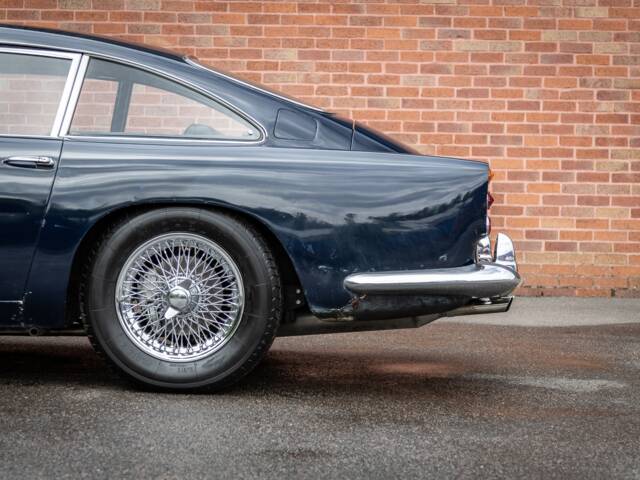 Aston Martin DB 4