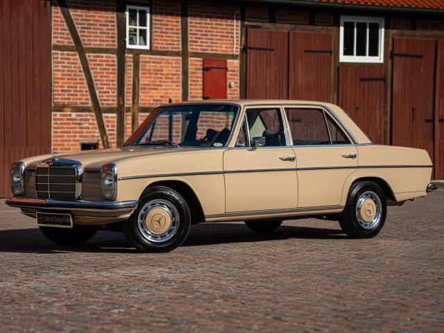 Image 1/60 de Mercedes-Benz 200 D (1973)