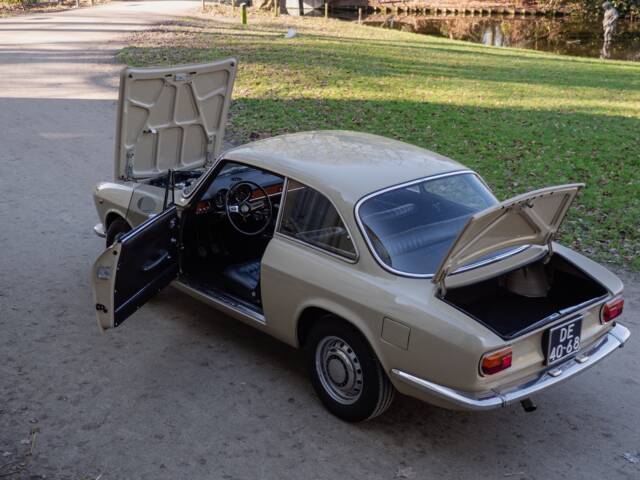 Alfa Romeo Giulia GT 1300 Junior
