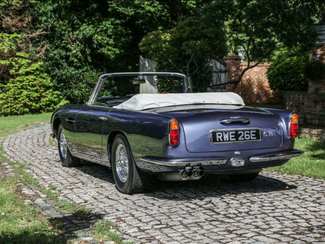 Aston Martin DB 6 Volante