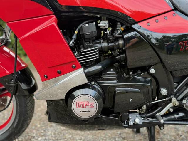 Kawasaki GPz 750