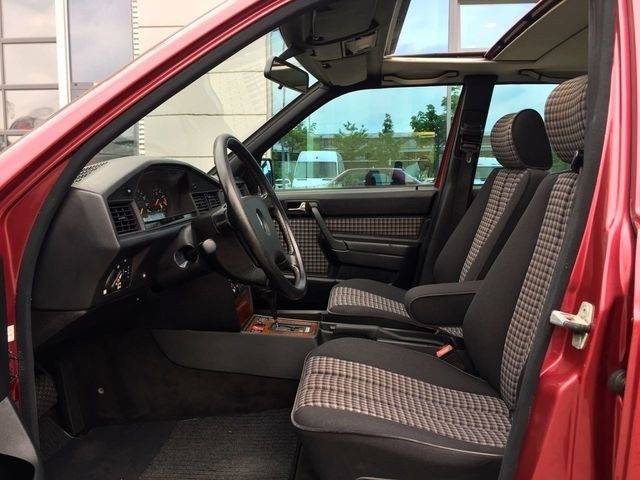 Mercedes-Benz 190 E 2.6