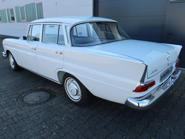 Mercedes-Benz 220 b