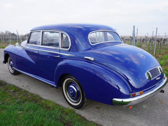 Mercedes-Benz 300