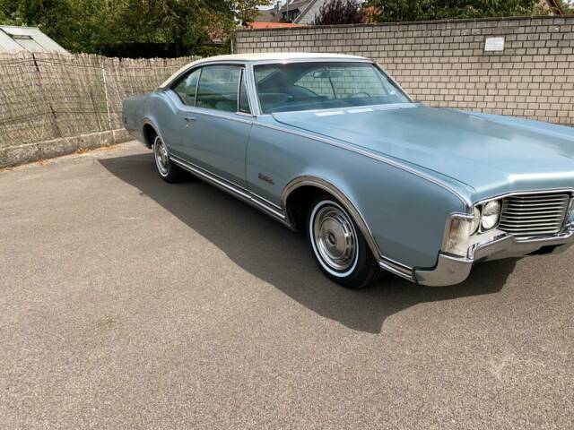 Oldsmobile Delta 88 Holiday Hardtop