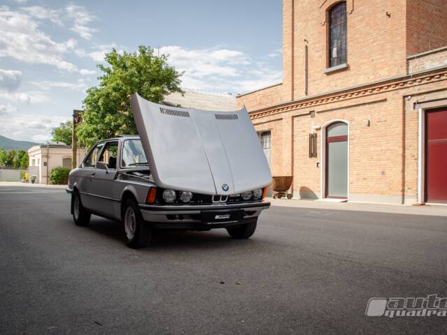 BMW 323i