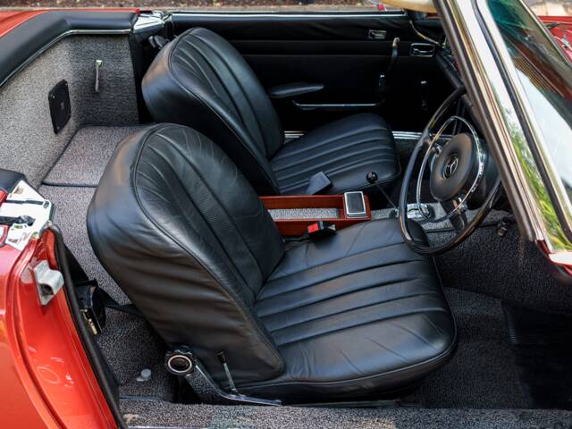 Mercedes-Benz 280 SL