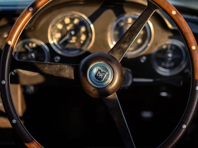 Aston Martin DB 4