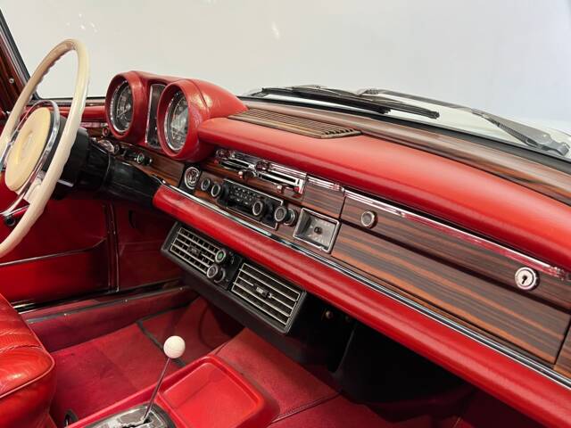 Mercedes-Benz 280 SE