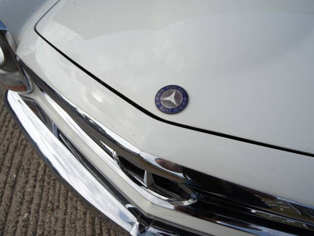 Mercedes-Benz 230 SL