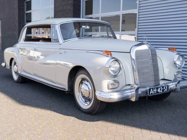 Image 1/5 de Mercedes-Benz 300 d (1961)