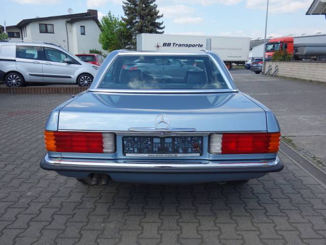 Mercedes-Benz 560 SL