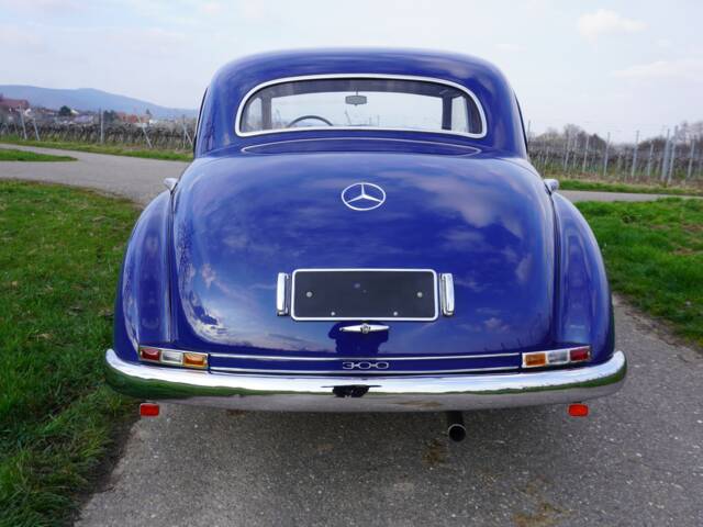 Mercedes-Benz 300