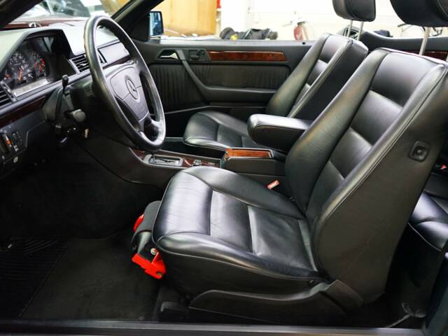 Mercedes-Benz 300 CE-24