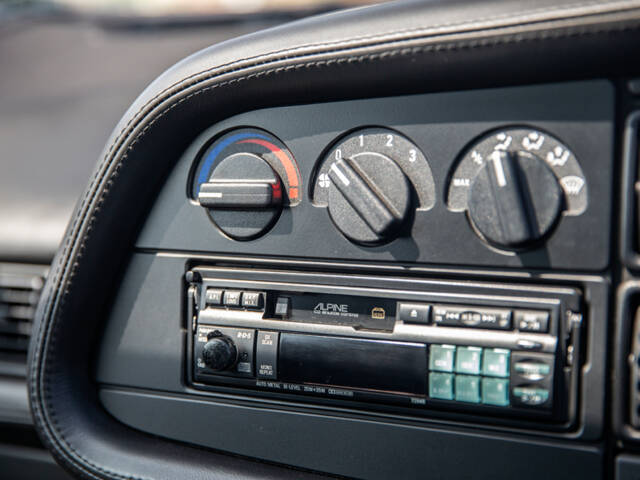 Jaguar XJ 220