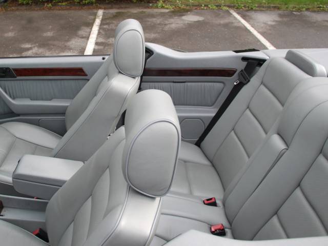Mercedes-Benz E 320