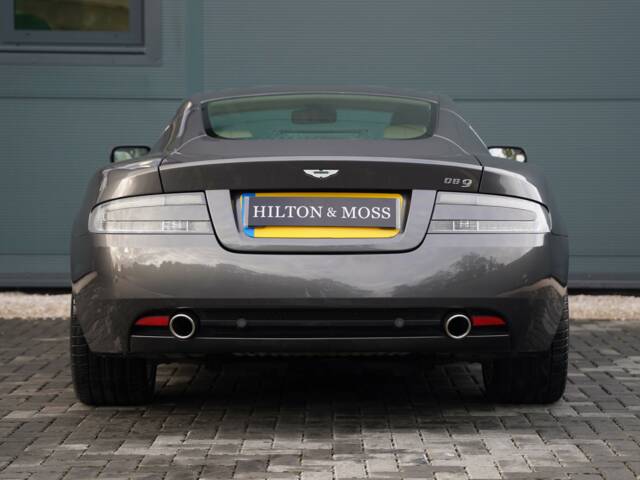 Aston Martin DB 9