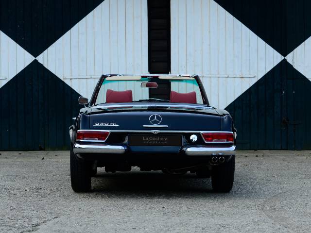 Mercedes-Benz 230 SL