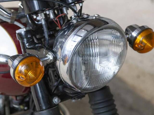 Triumph T 100 R Daytona