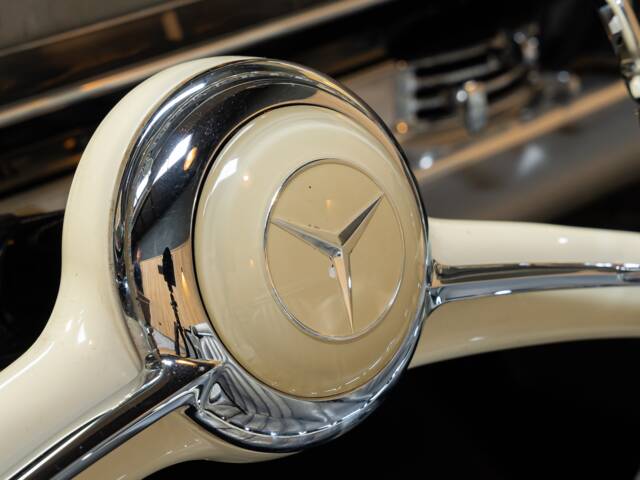 Mercedes-Benz 300 SL Roadster