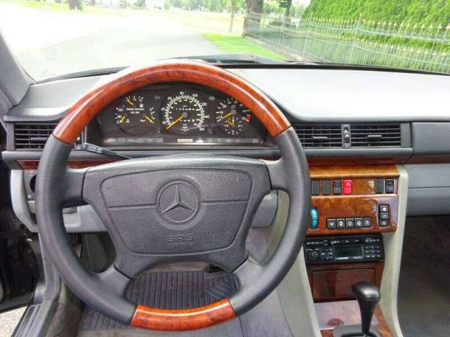 Mercedes-Benz E 320