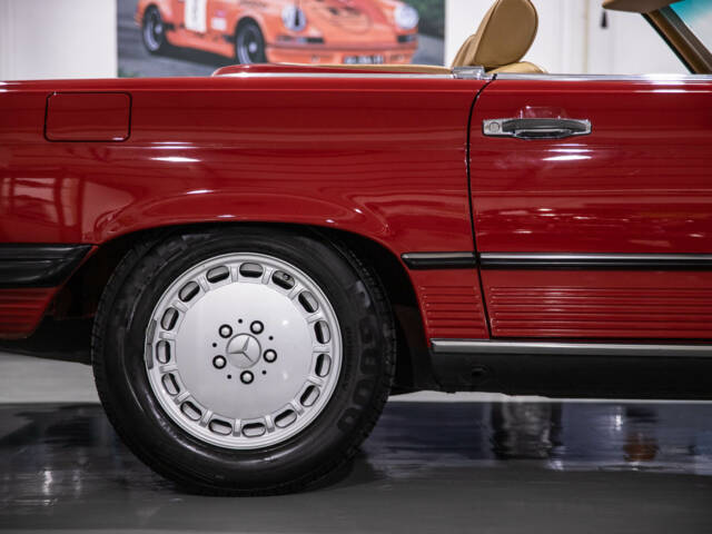Mercedes-Benz 560 SL
