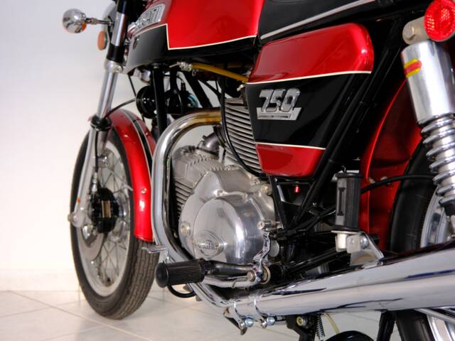Ducati 750 GT