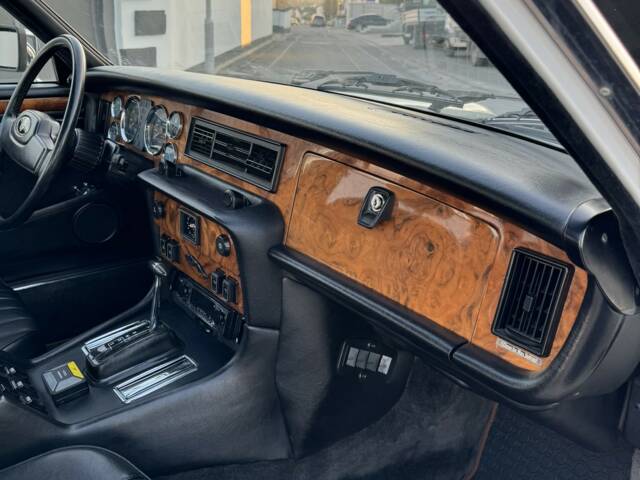 Jaguar Sovereign H.E. V12