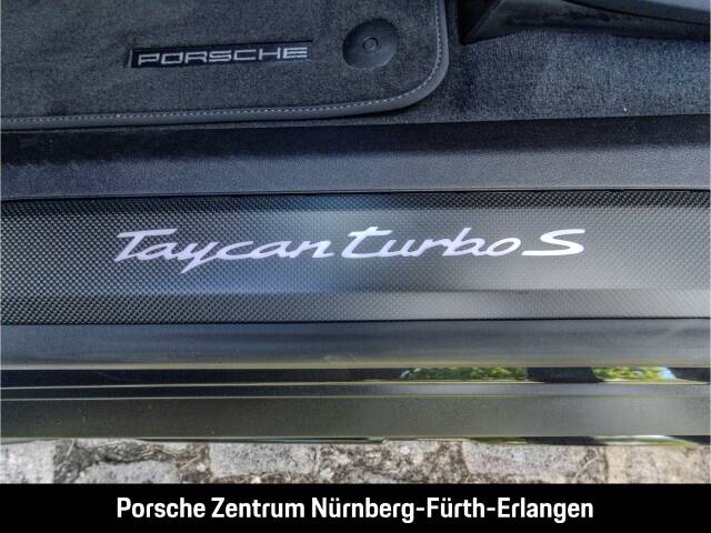 Porsche Taycan Turbo S Cross Turismo