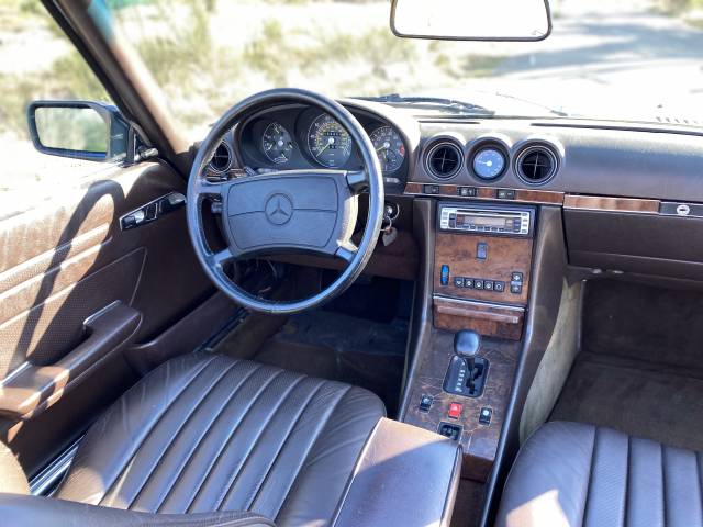 Mercedes-Benz 560 SL