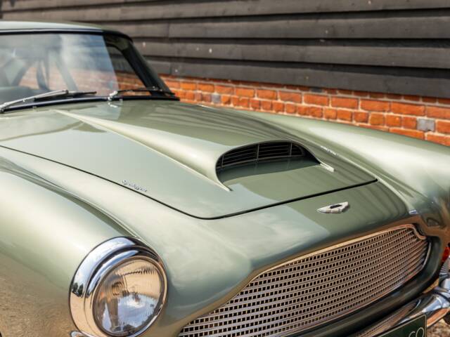 Aston Martin DB 4