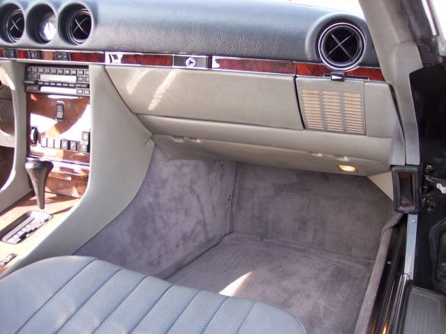 Mercedes-Benz 560 SL