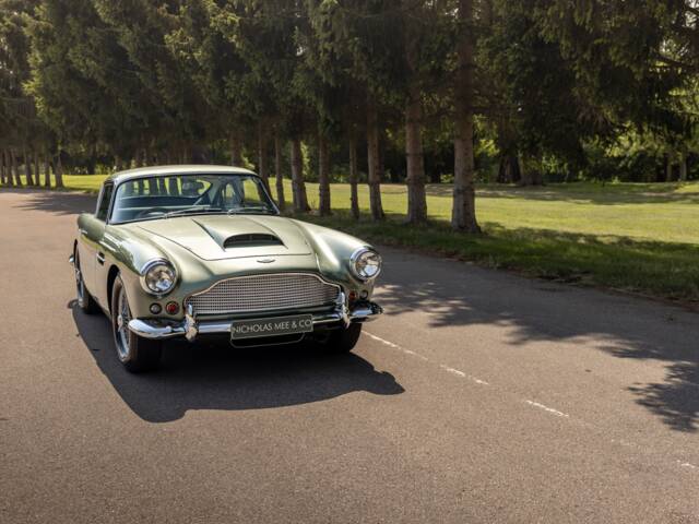 Aston Martin DB 4