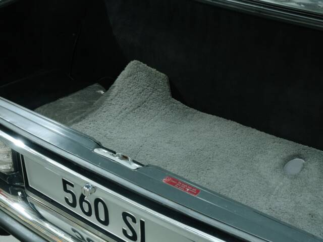 Mercedes-Benz 560 SL