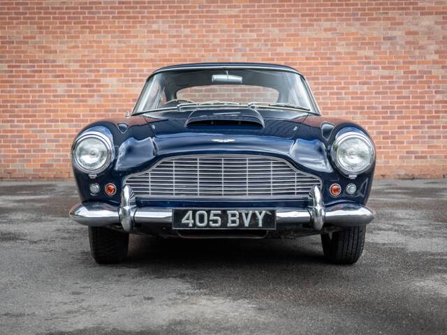 Aston Martin DB 4