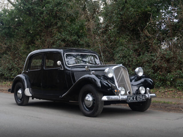 Imagen 1/13 de Citroën Traction Avant 15&#x2F;6 (1951)