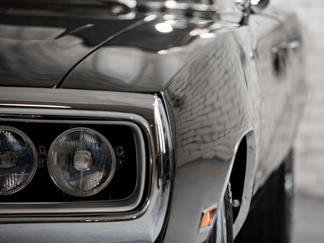 Dodge Charger 318