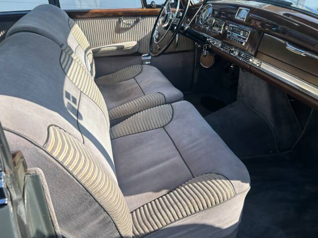 Mercedes-Benz 300 d