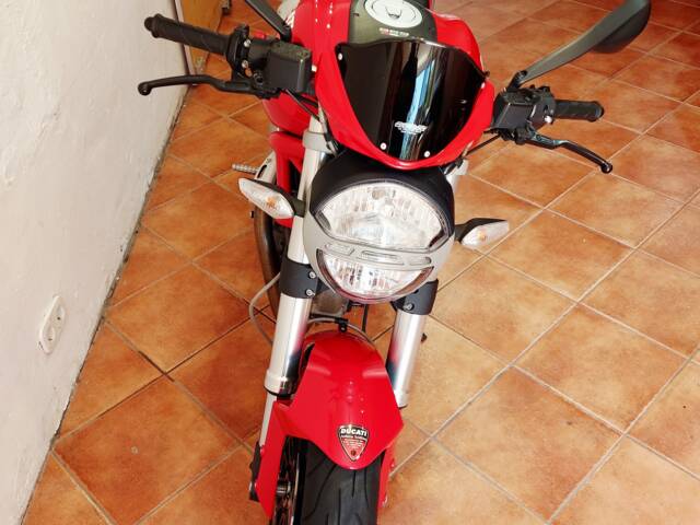Ducati Monster 696 Plus