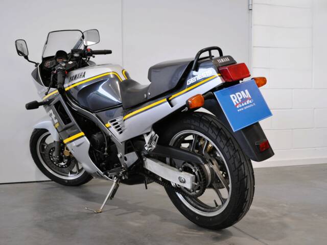 Yamaha FZ 750
