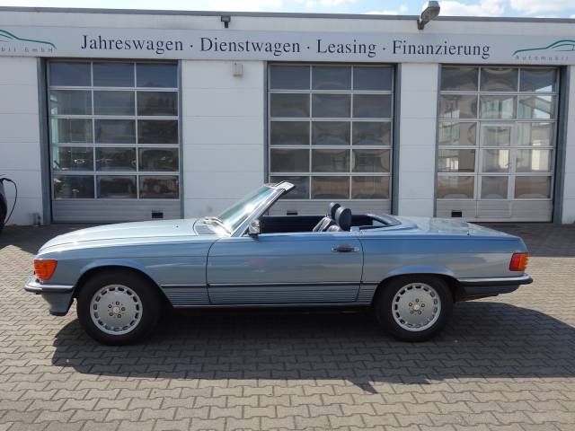 Mercedes-Benz 560 SL