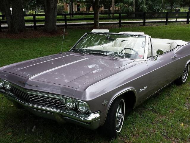 Image 1/11 of Chevrolet Impala Convertible (1965)