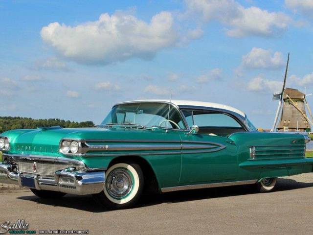 Image 1/22 of Oldsmobile Series 88 Holiday Hardtop (1958)