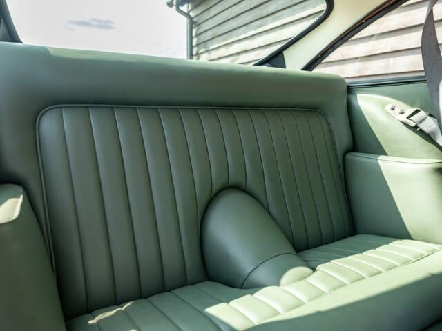 Aston Martin DB 4