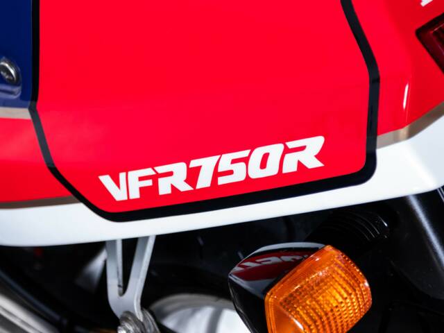 Honda VFR 750R RC 30