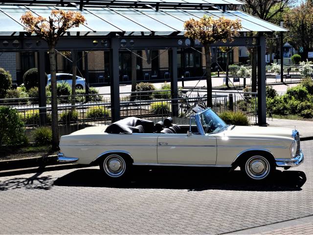 Mercedes-Benz 300 SE