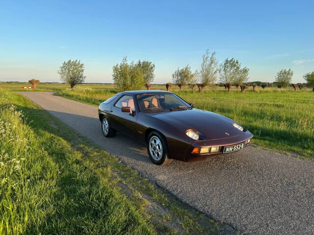 Image 1/5 of Porsche 928 (1981)