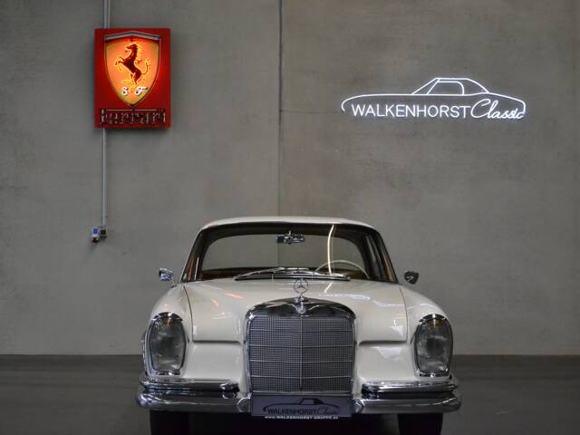 Mercedes-Benz 250 SE