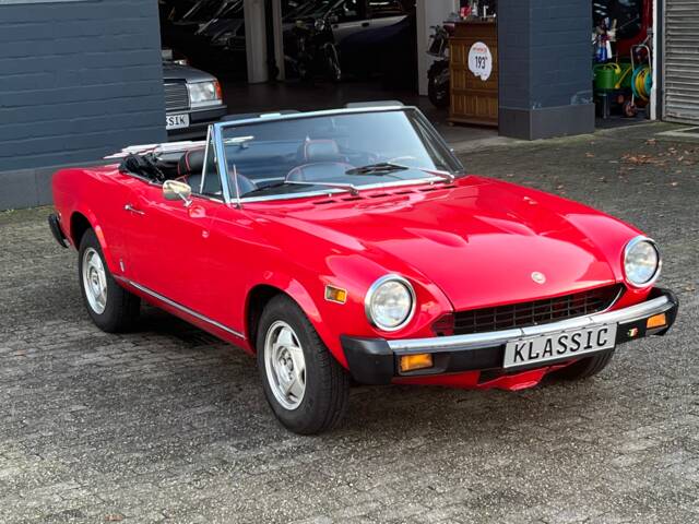 Imagen 1/37 de FIAT 124 Spider CS1 (1976)