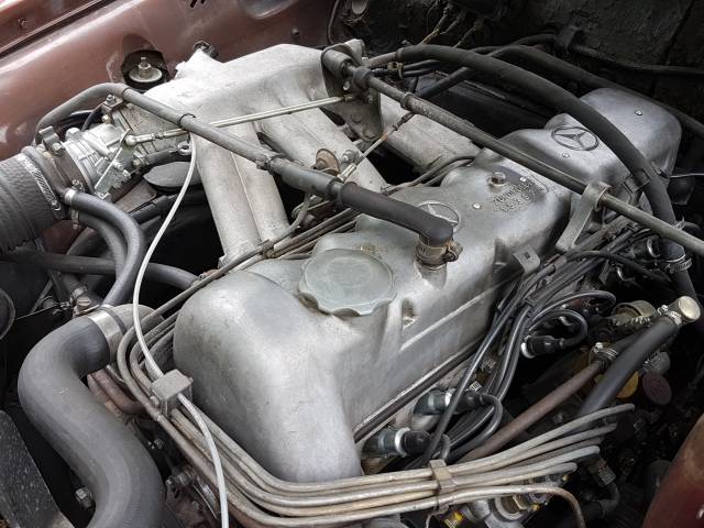 Mercedes-Benz 220 SE b